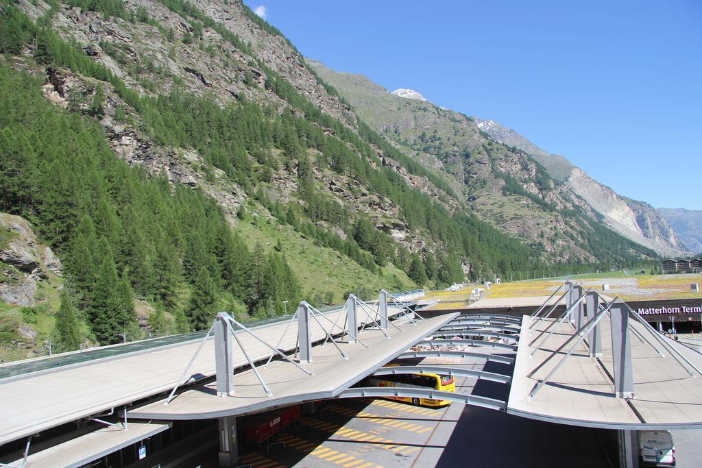 Alpine Budget Rooms By Taescherhof Zermatt Exterior photo