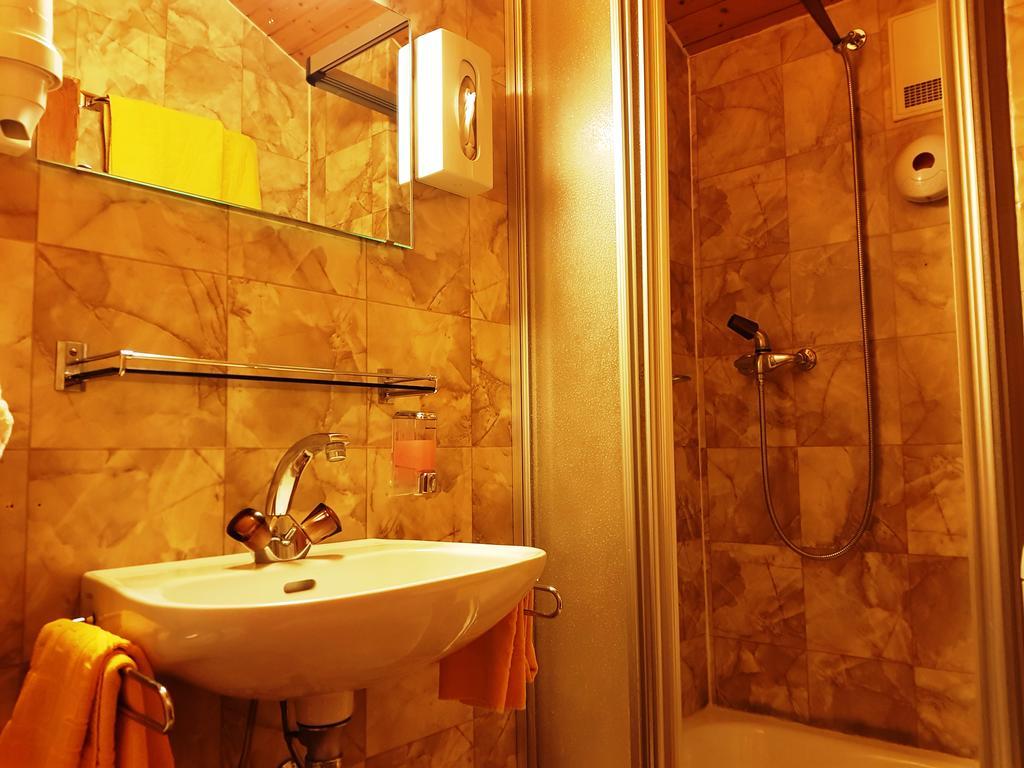 Alpine Budget Rooms By Taescherhof Zermatt Exterior photo