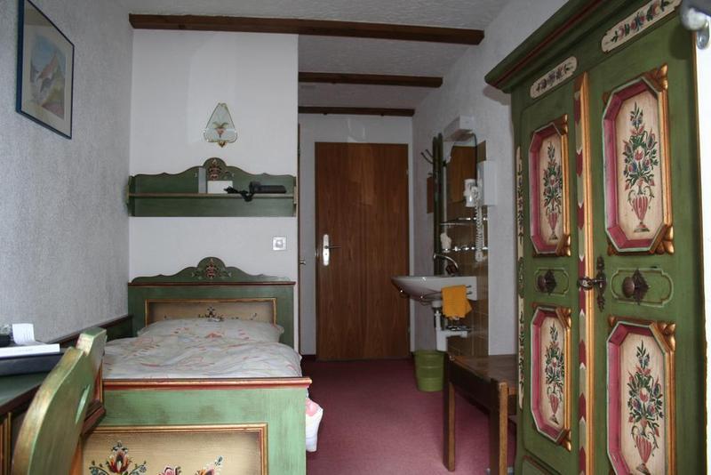 Alpine Budget Rooms By Taescherhof Zermatt Exterior photo