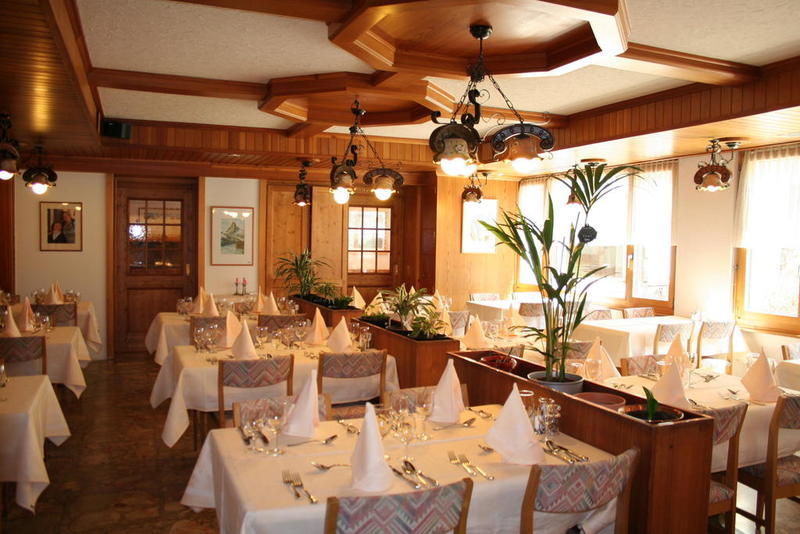 Alpine Budget Rooms By Taescherhof Zermatt Exterior photo