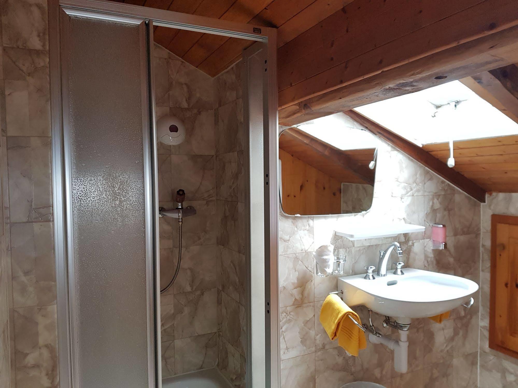 Alpine Budget Rooms By Taescherhof Zermatt Exterior photo