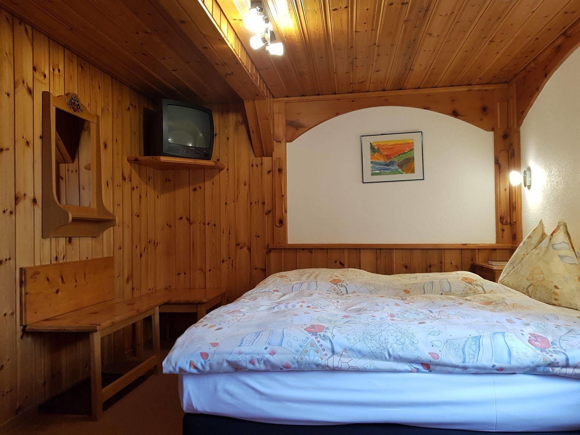 Alpine Budget Rooms By Taescherhof Zermatt Exterior photo