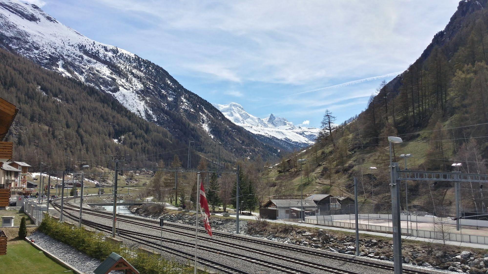 Alpine Budget Rooms By Taescherhof Zermatt Exterior photo